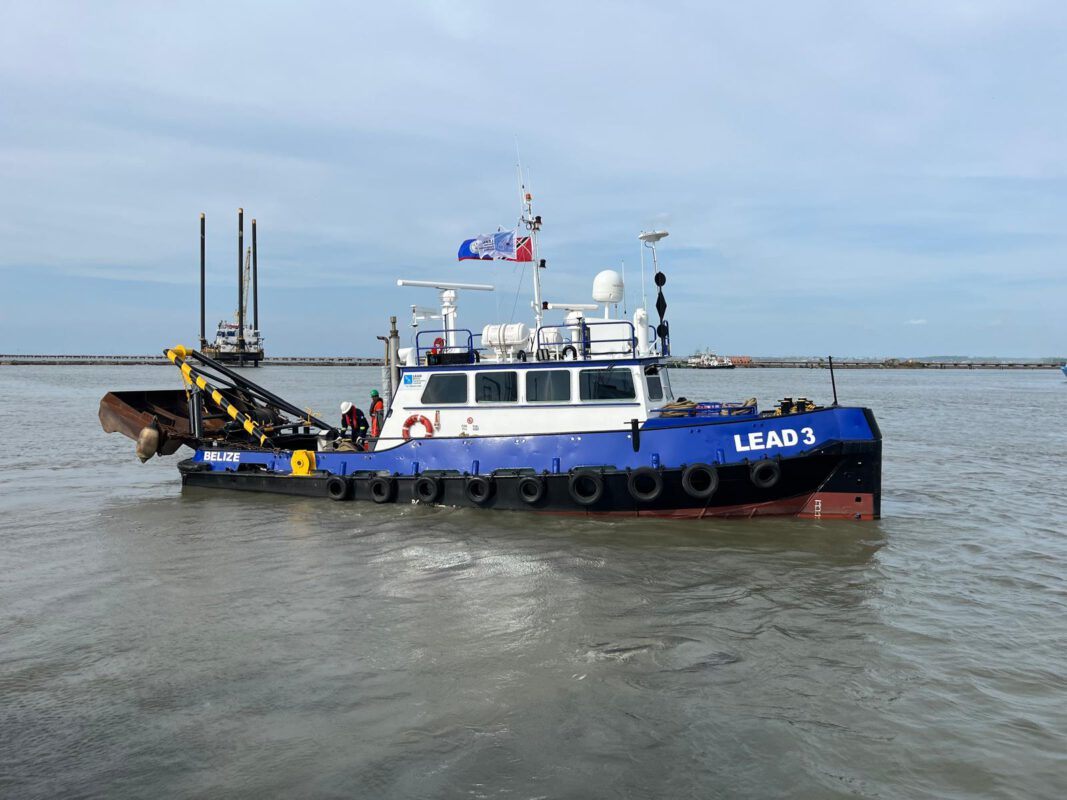 LEAD 3 — Tug & Bed Leveler